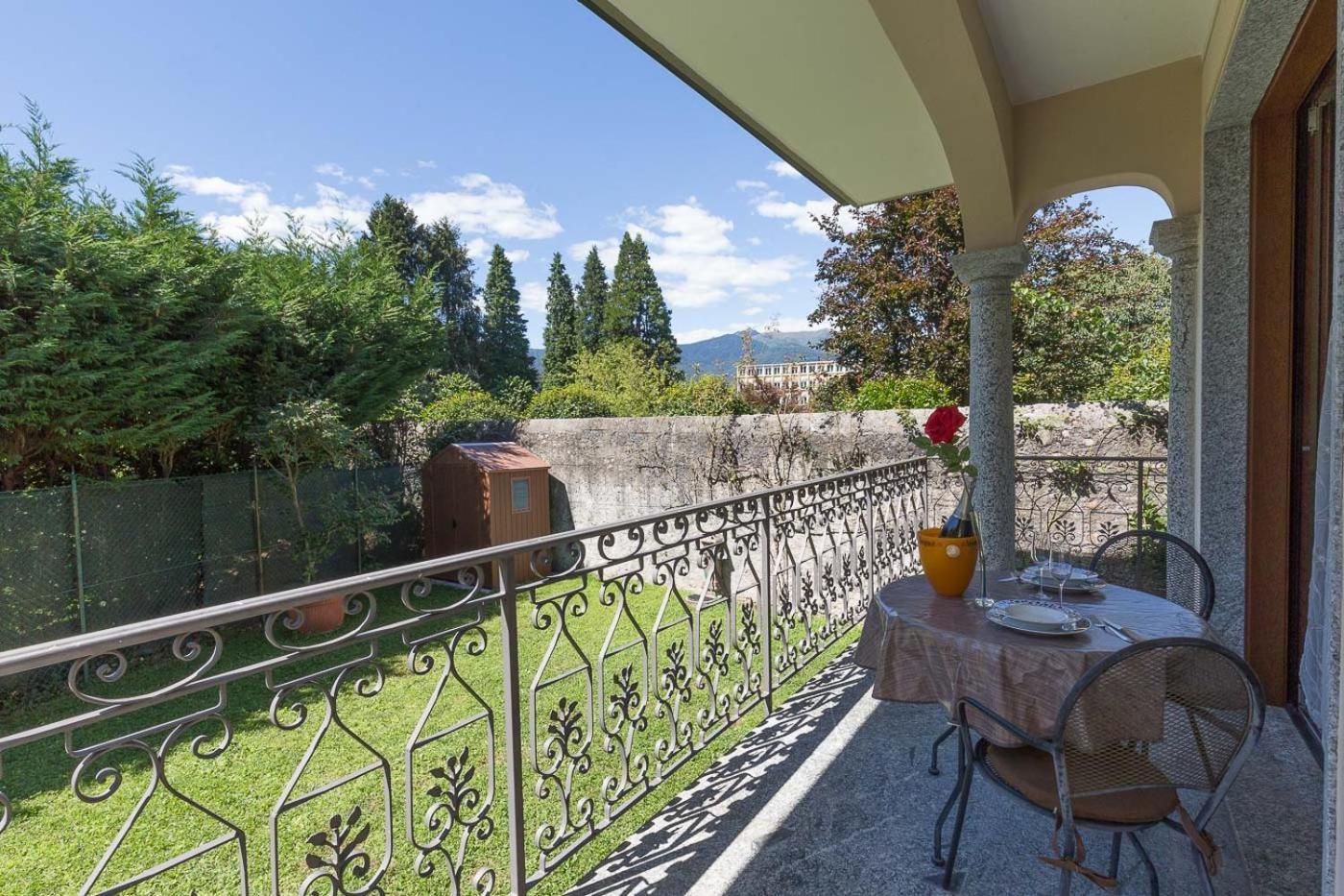 La Petite Dame - Lake Maggiore - 100 M From The Lake แวร์บาเนีย ภายนอก รูปภาพ